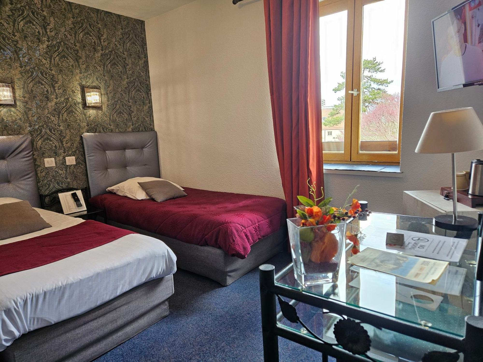 Le Val D'Amby Hotel Hieres-Sur-Amby Exterior photo