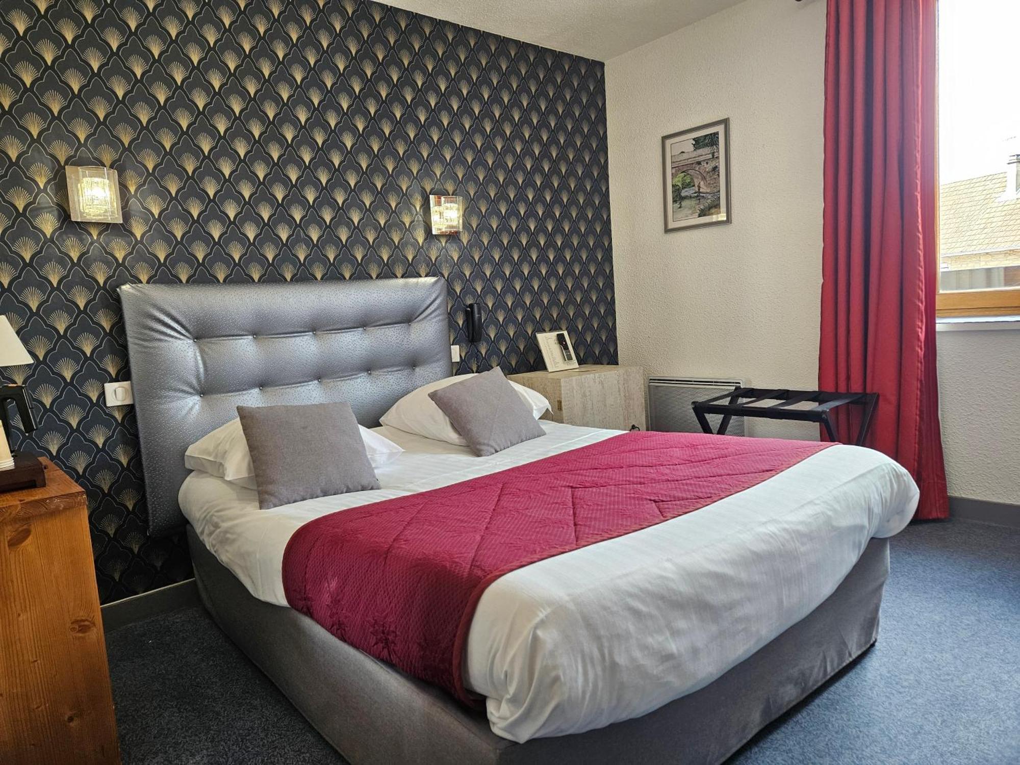 Le Val D'Amby Hotel Hieres-Sur-Amby Exterior photo